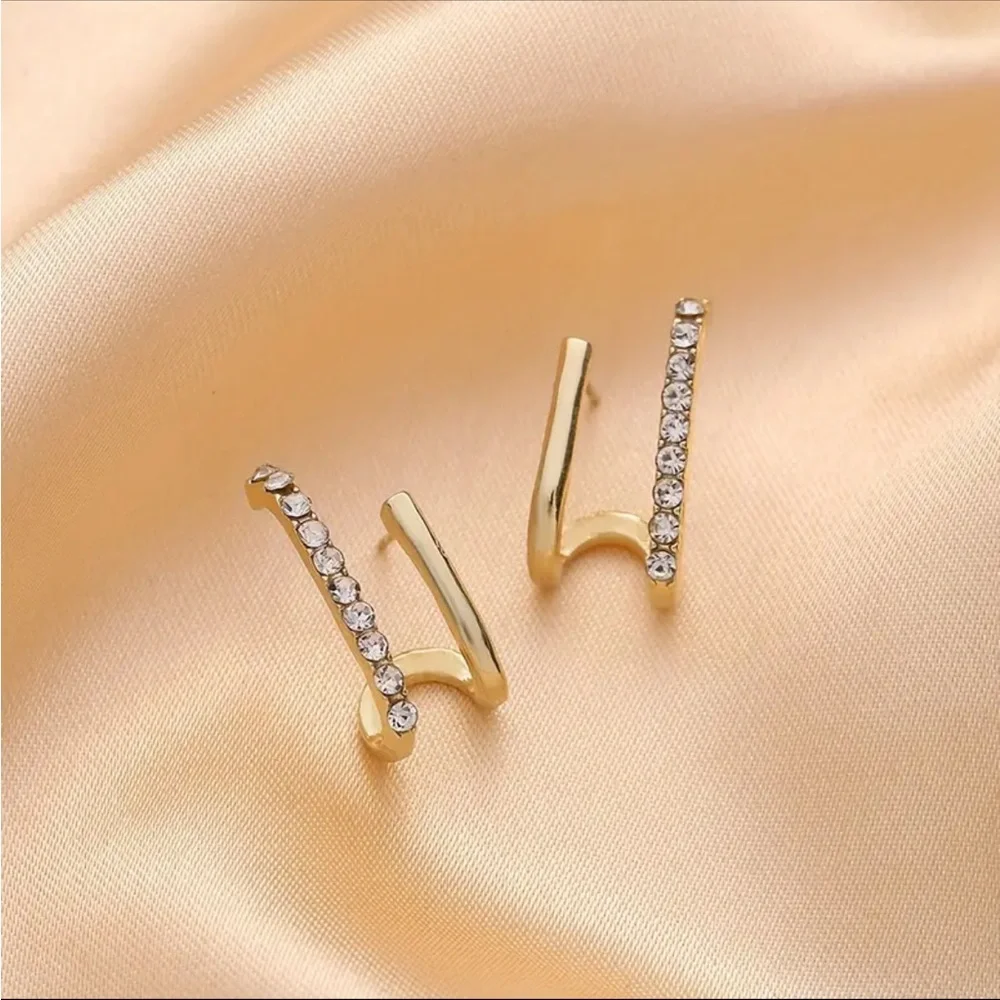 BRAND NEW 💖18K Gold Plated, anti-fade versatile elegant unique earrings - Picture 2 of 4